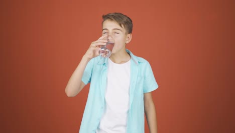 El-Niño-Está-Bebiendo-Agua.